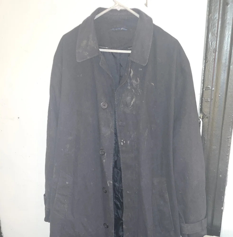 Blk trenchcoat